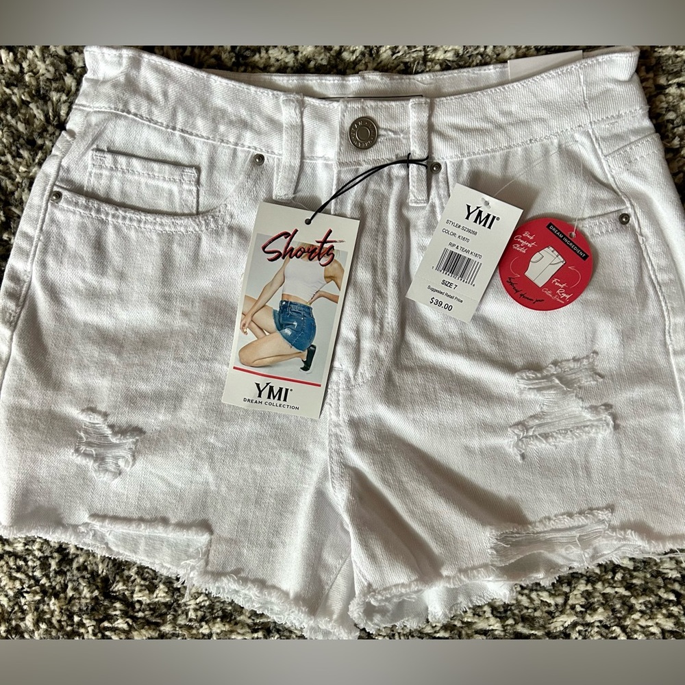 Junior shorts,Size 7,cotton denim, White, cutoff ,28” waist, NWT, Frayed